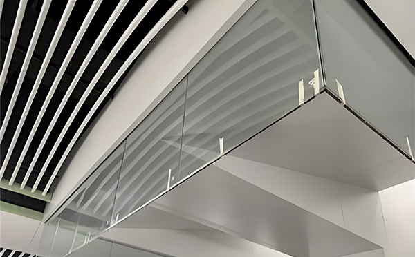 高台玻璃挡烟垂壁