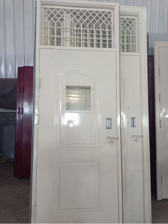 高台学校教室门