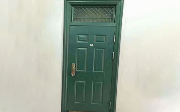 高台学校教室门