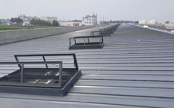 某中学室内体育馆高台排烟窗改造项目