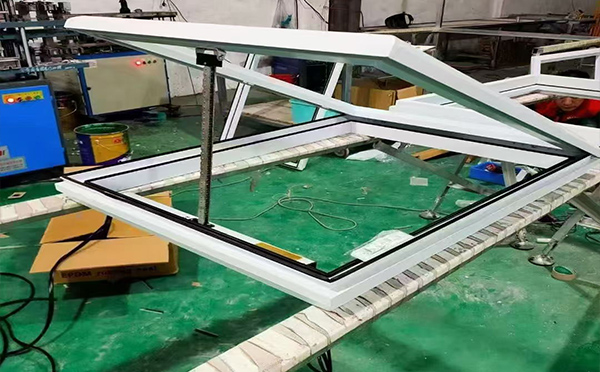 某地下车库出入口高台排烟窗配置工程