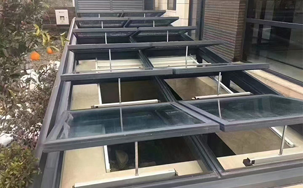 某轨道交通车辆维修车间高台排烟窗应用