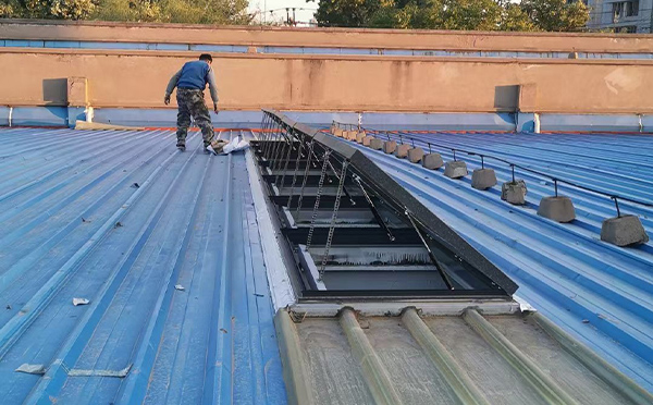 某区域性物流仓储中心高台排烟窗系统安装项目