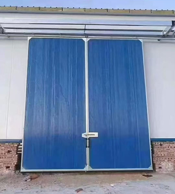 高台工业门在大型仓储物流通道中的应用实例