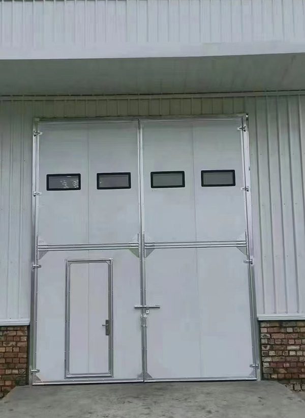 高台工业门在设备装配车间出入口的实施记录