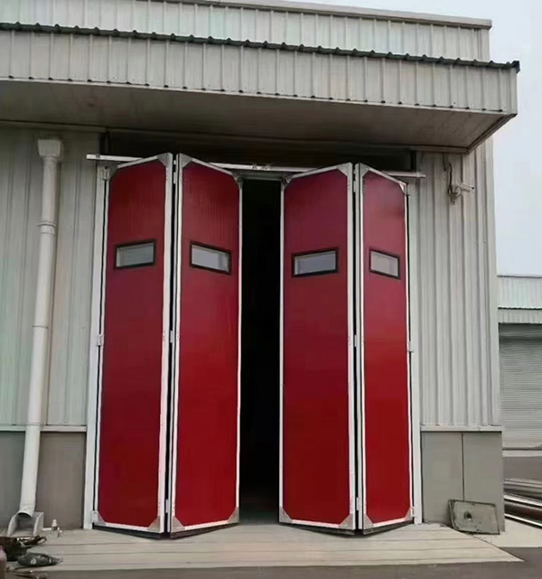 高台工业折叠门在大型装配车间出入口的应用实例