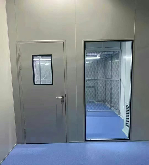 学校教学楼完成高台防火门标准化安装 学校教学楼完成高台防火门标准化安装